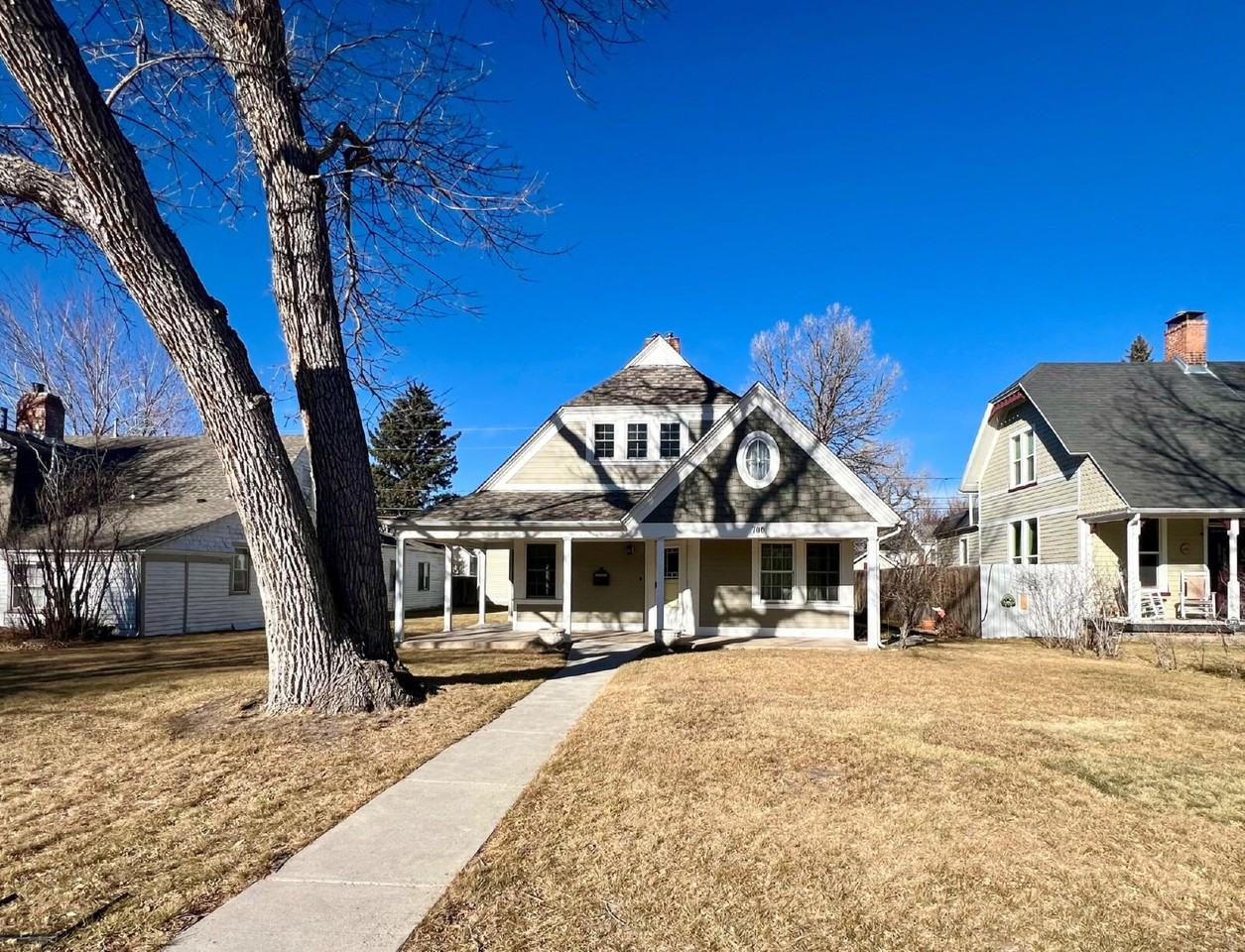 706 E 18th St - Photo 4 of 37