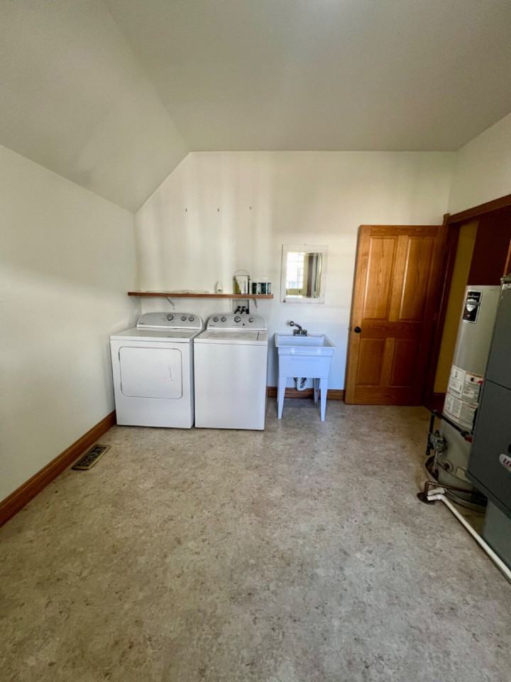 706 E 18th St - Photo 5 of 37