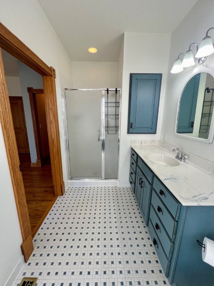 706 E 18th St - Photo 7 of 37