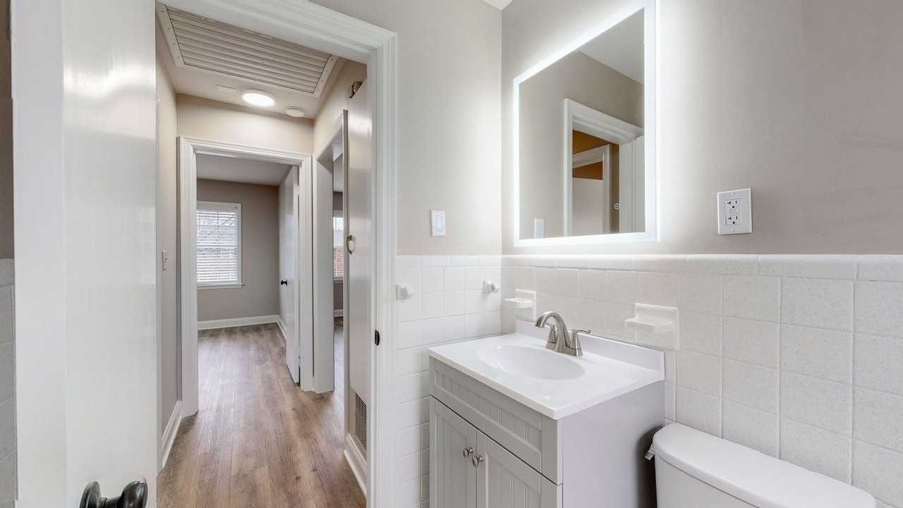 2 Bedroom completely renovated on Chenoweth Lane - Photo 2 of 30