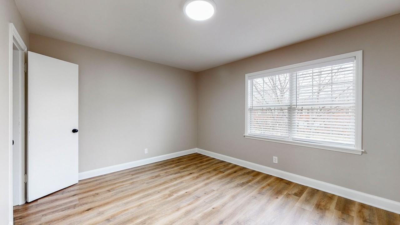 2 Bedroom completely renovated on Chenoweth Lane - Photo 6 of 30