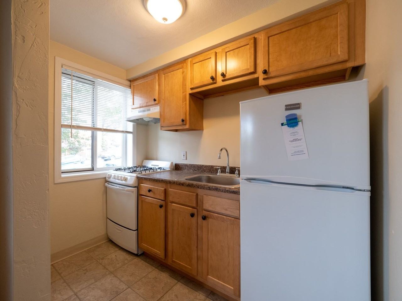 BR3840 - Photo 2 of 18