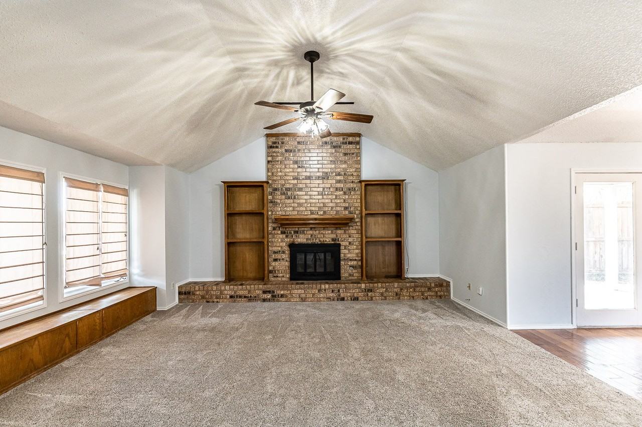 5724 92nd St - Photo 5 of 41