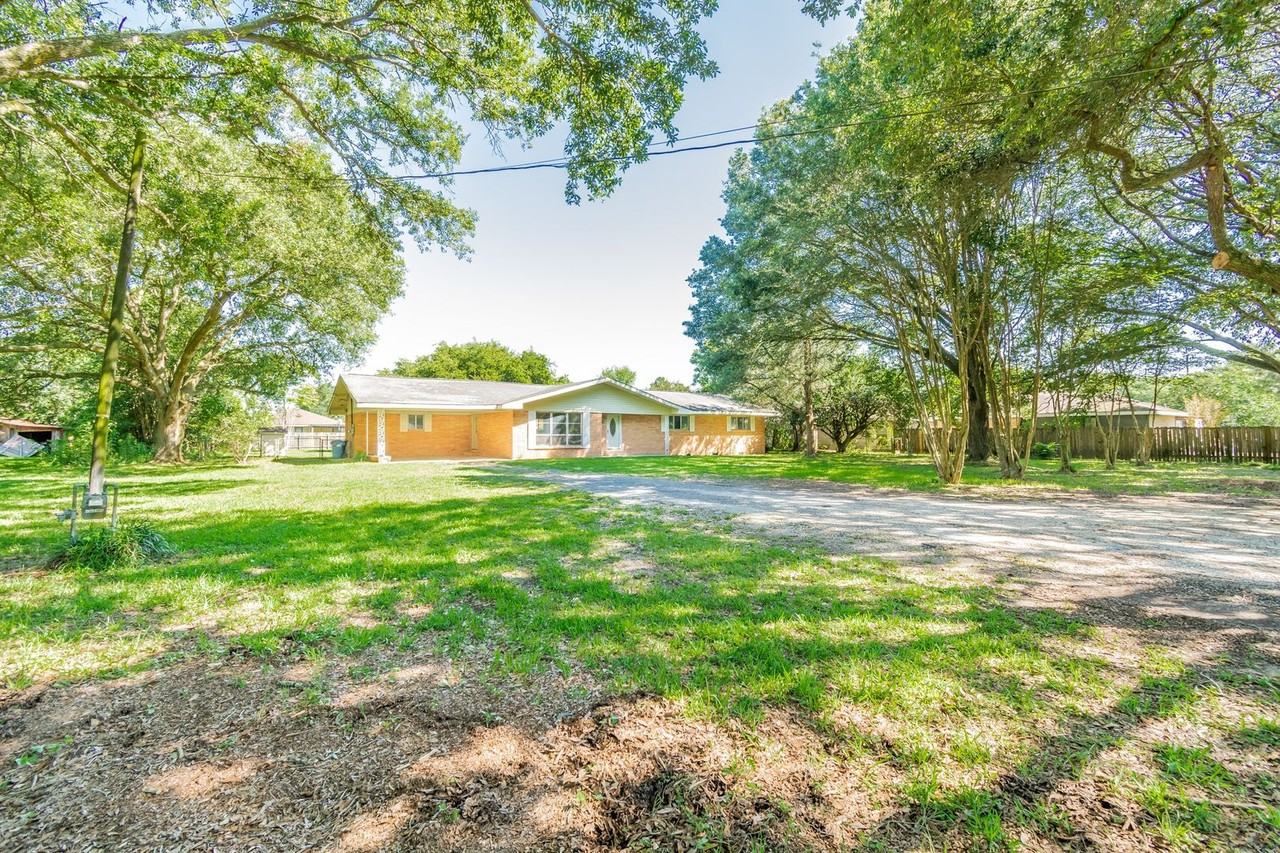 1106 La Neuville Rd - Photo 2 of 14