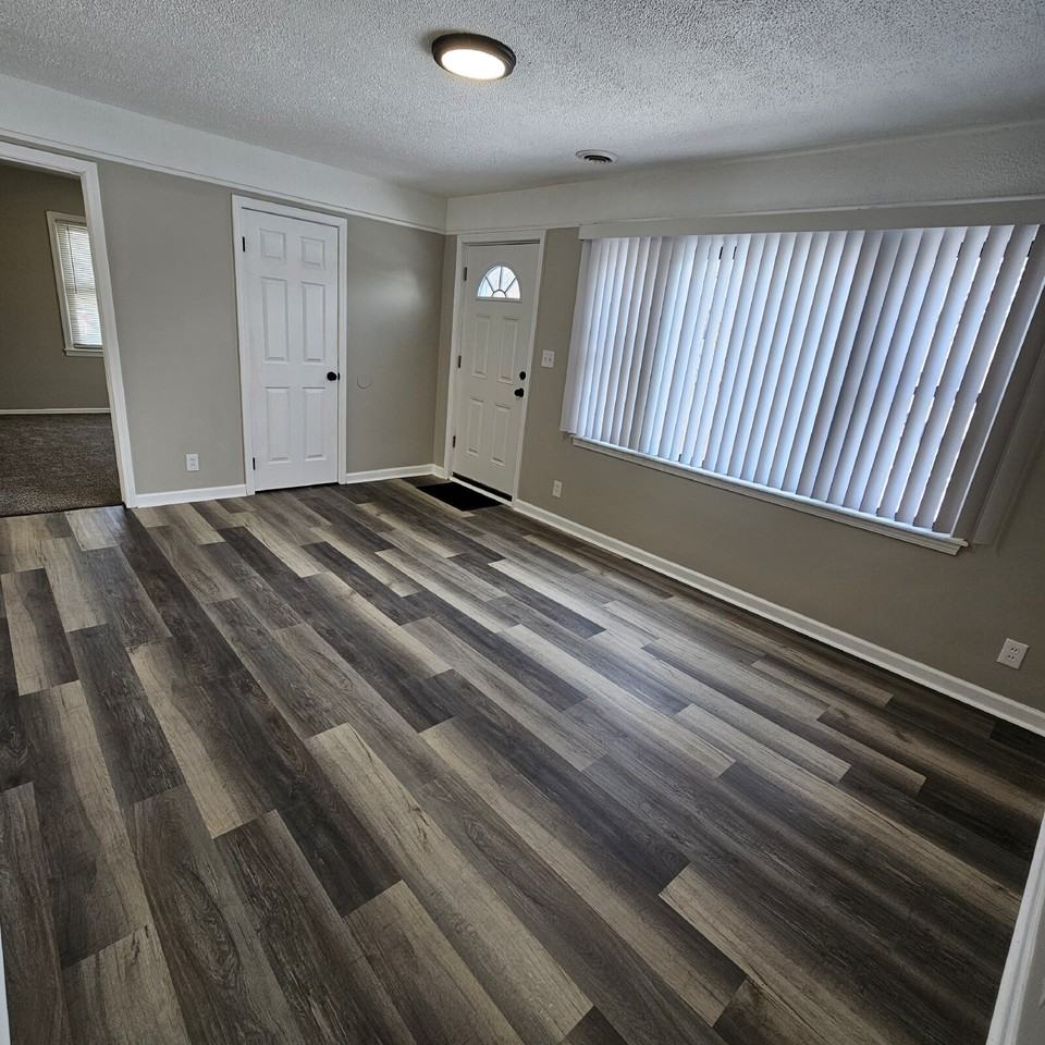 26391 Academy St - Photo 2 of 19