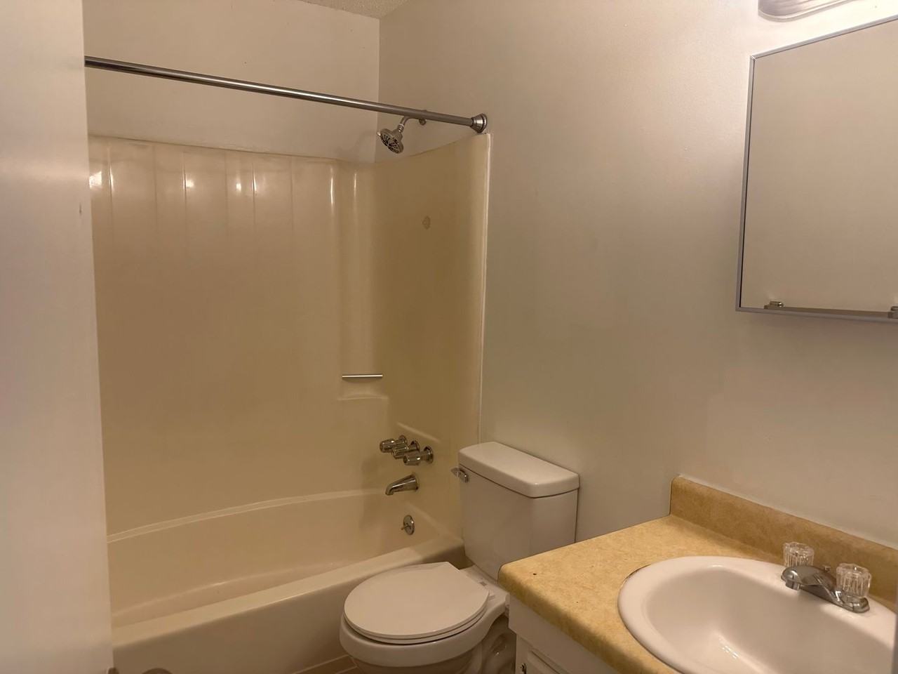 Countrycrest Apartments - Photo 7 of 10