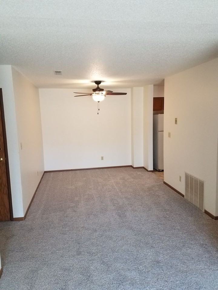 South Hampton Condominiums - Photo 4 of 11