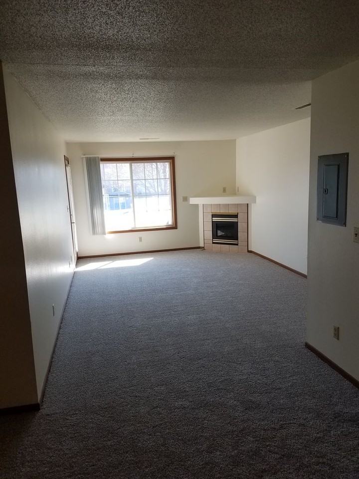 South Hampton Condominiums - Photo 3 of 11