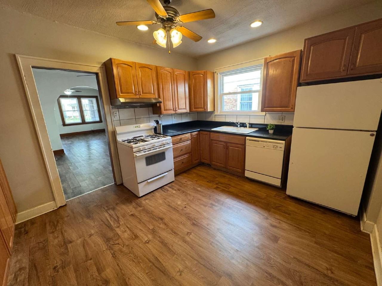 1614 S 4th St - Photo 4 of 23