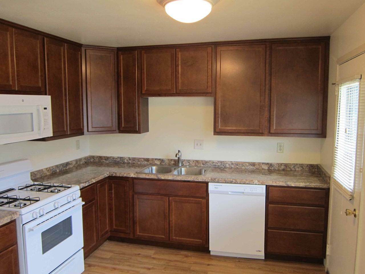 204 Falls Rd - Photo 6 of 17