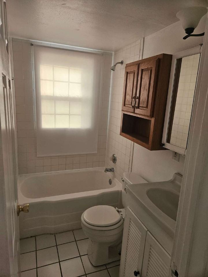 2205 25th St #REAR - Photo 7 of 8