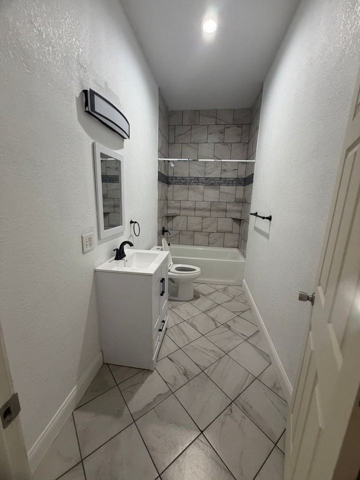 608 E Missouri Ave - Photo 3 of 8