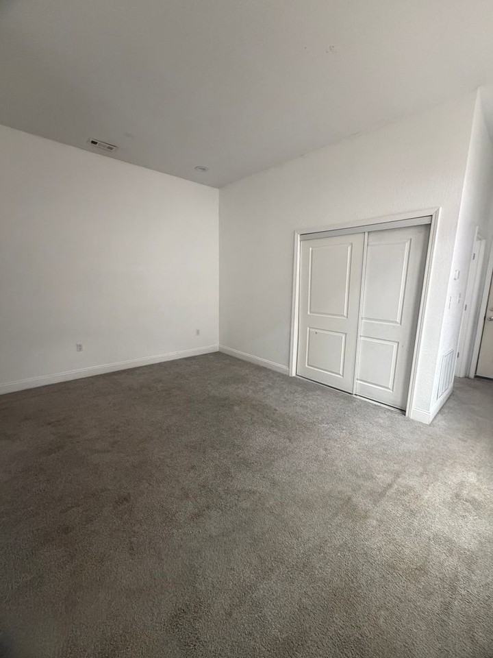 608 E Missouri Ave - Photo 4 of 8