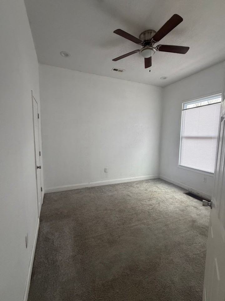 608 E Missouri Ave - Photo 5 of 8