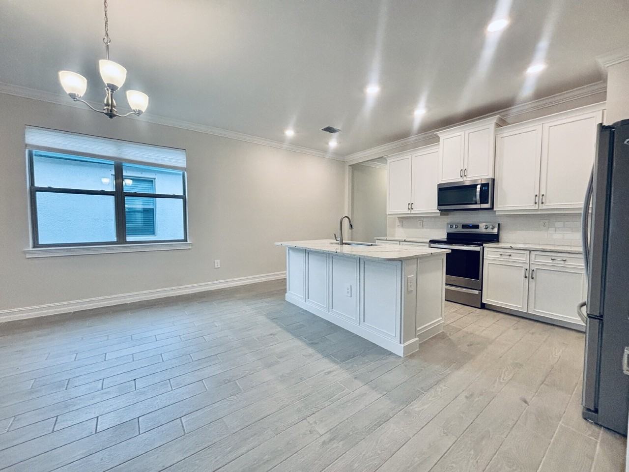 309 Palestro St - Photo 2 of 50