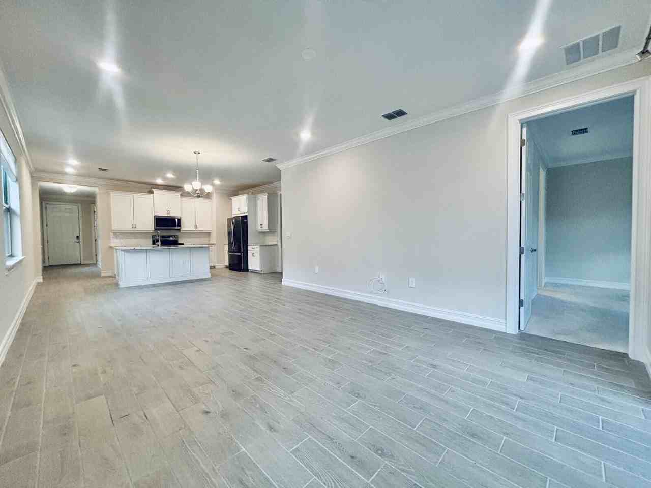 309 Palestro St - Photo 3 of 50