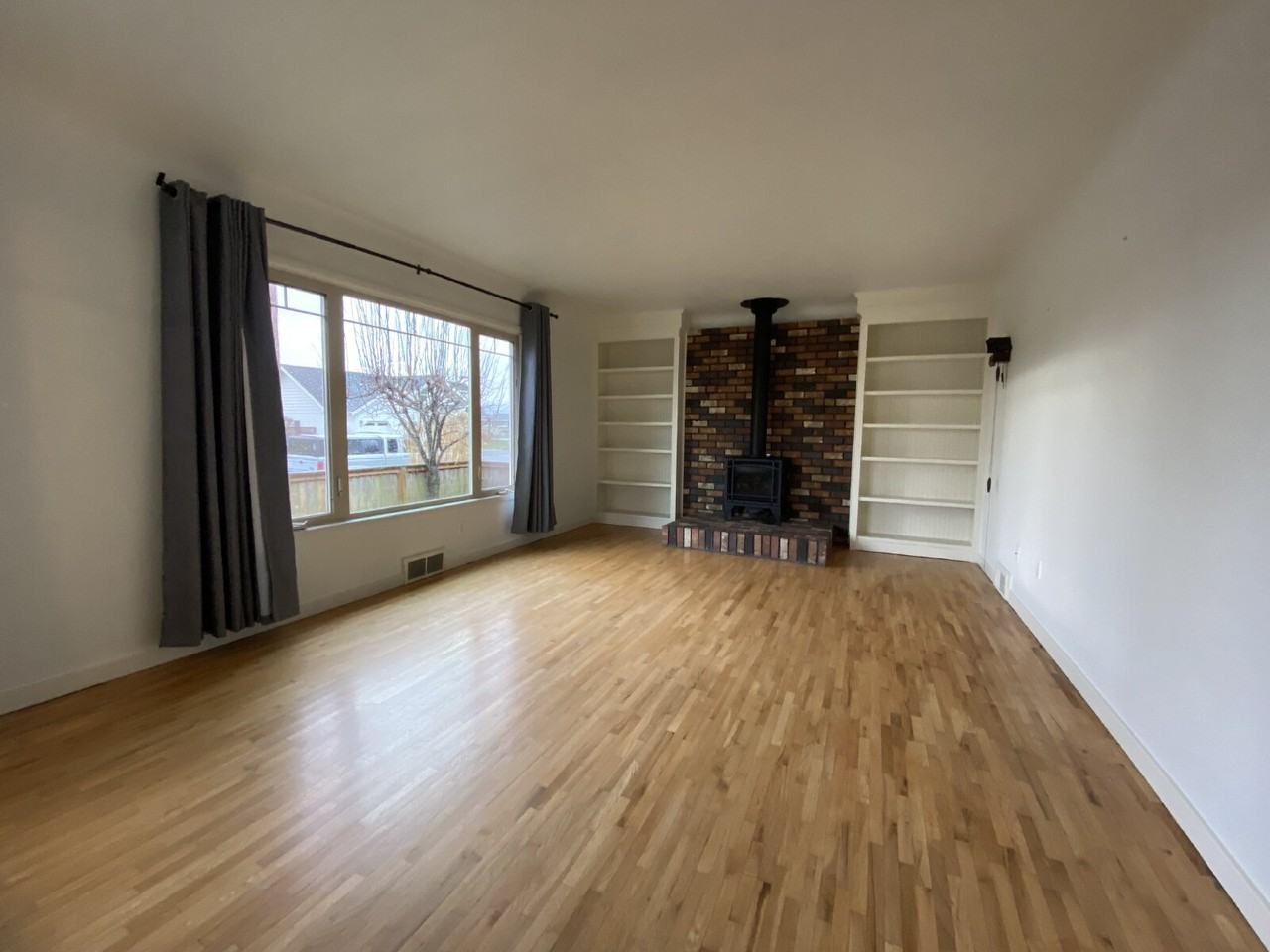 1608 E St - Photo 5 of 30