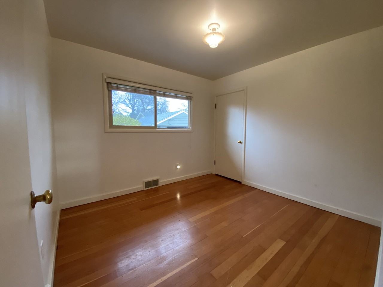 1608 E St - Photo 7 of 30