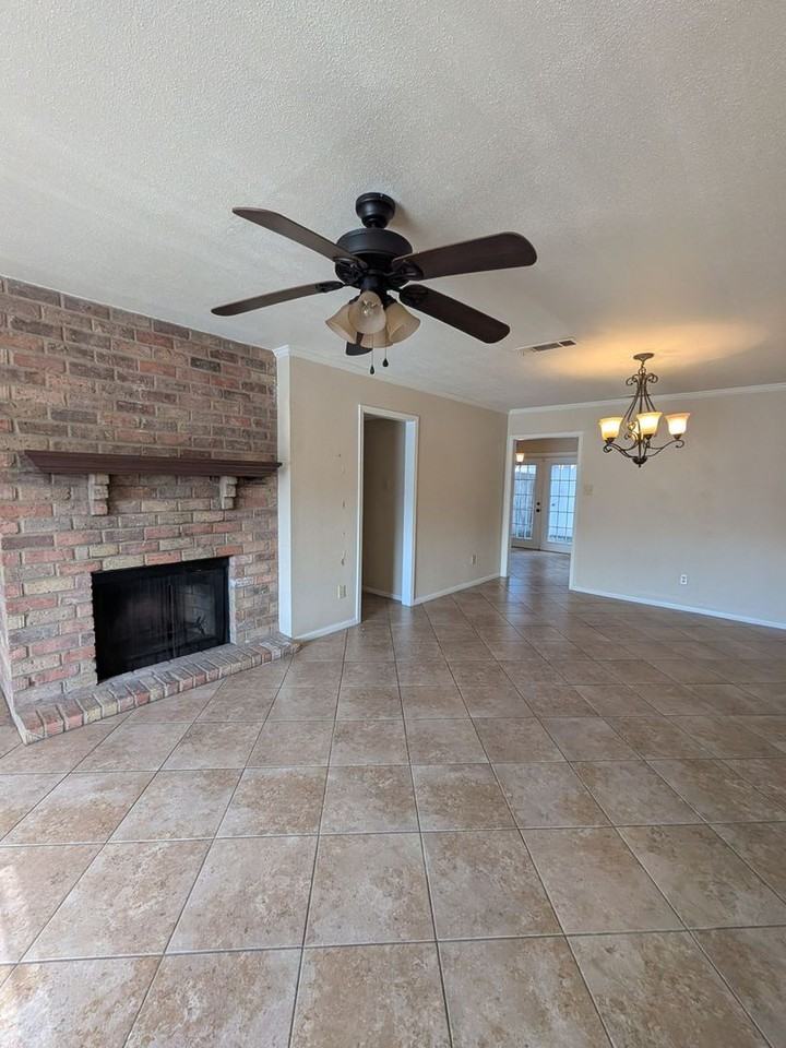 956 Sunmeadow Dr - Photo 2 of 19