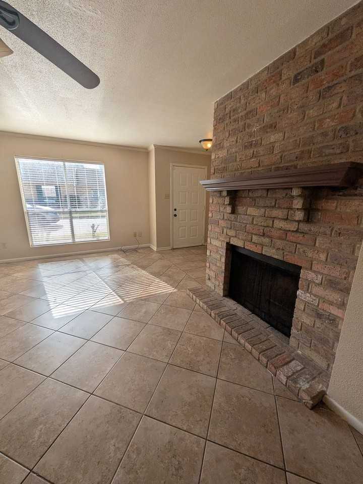 956 Sunmeadow Dr - Photo 3 of 19