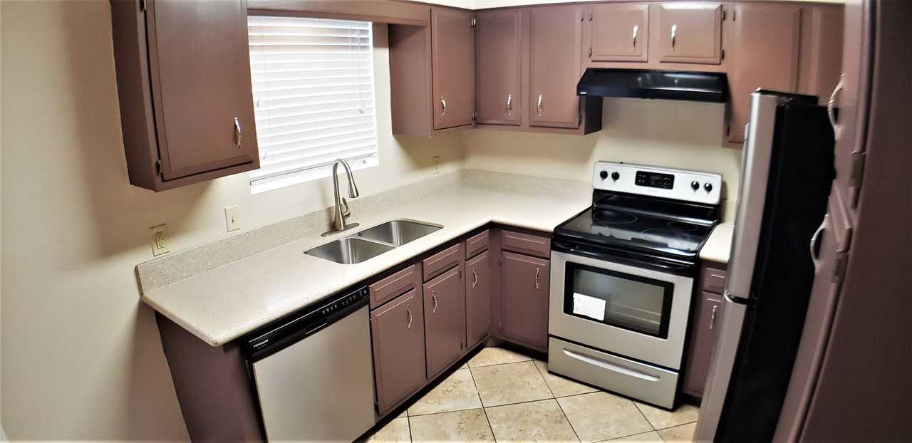 956 Sunmeadow Dr - Photo 6 of 19