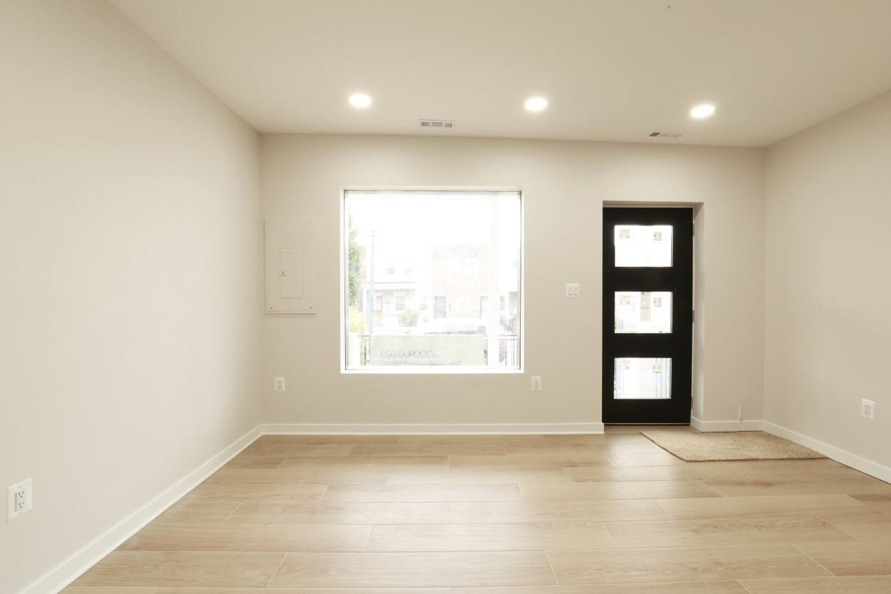 1625 Montello Ave Ne - Photo 3 of 20