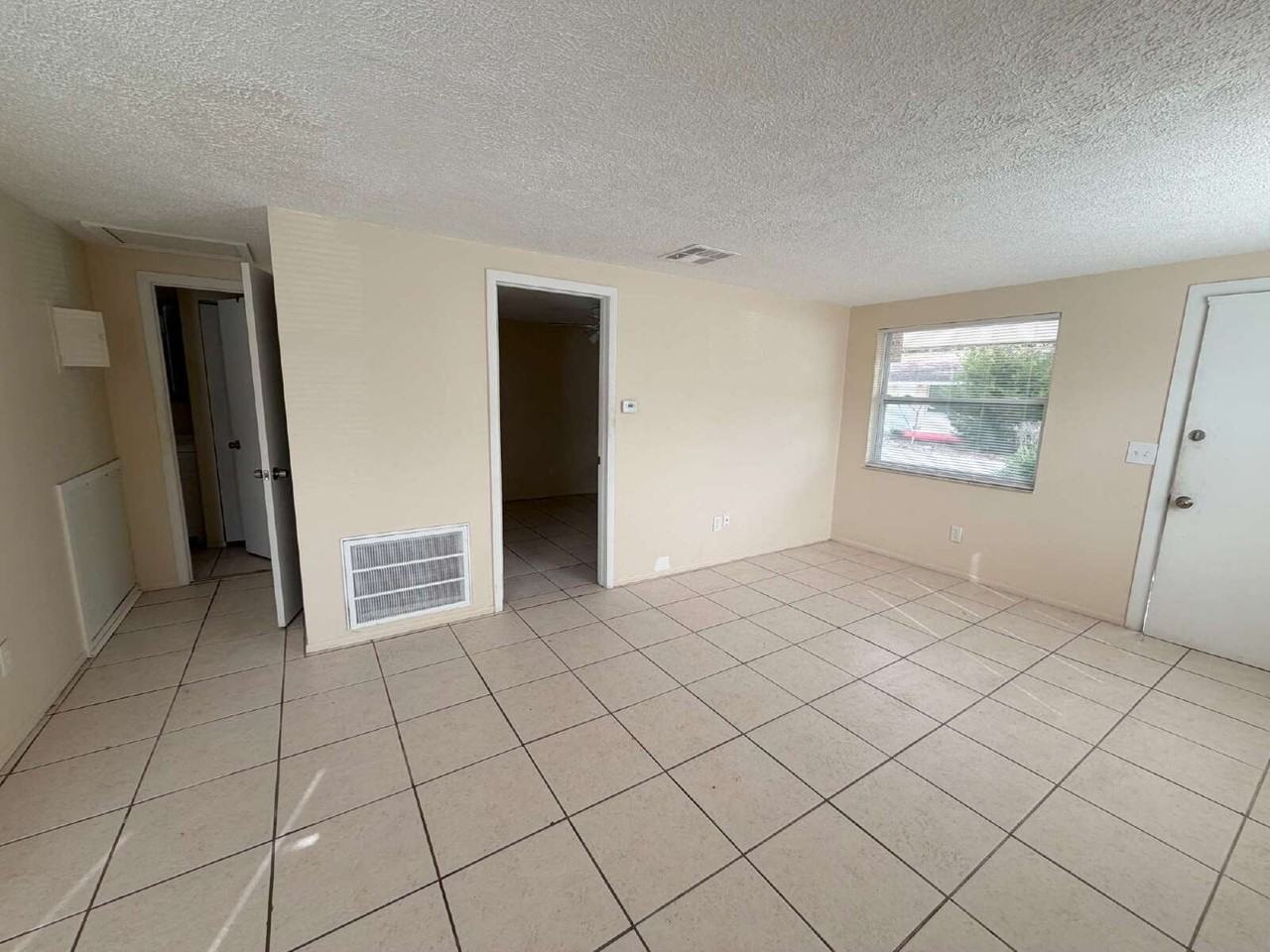 5543 Silver Spur Dr - Photo 4 of 10