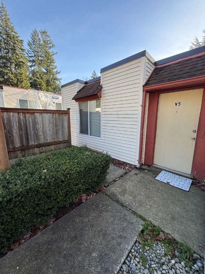 14600 Se 176th St #V5 - Photo 2 of 17