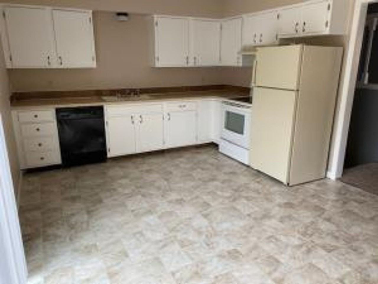 10322 W Merton Ct - Photo 3 of 9