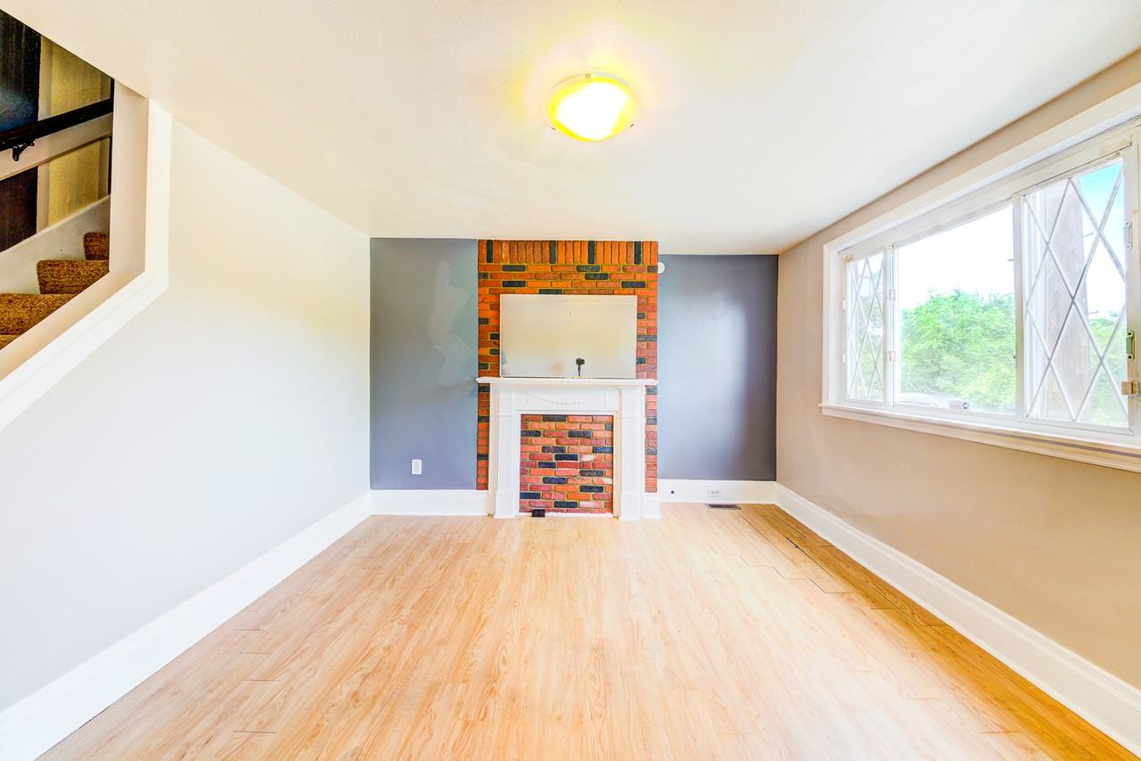 1008 E Warrington Ave - Photo 3 of 32