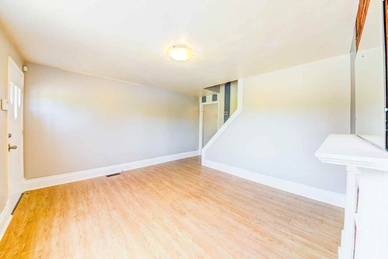 1008 E Warrington Ave - Photo 4 of 32