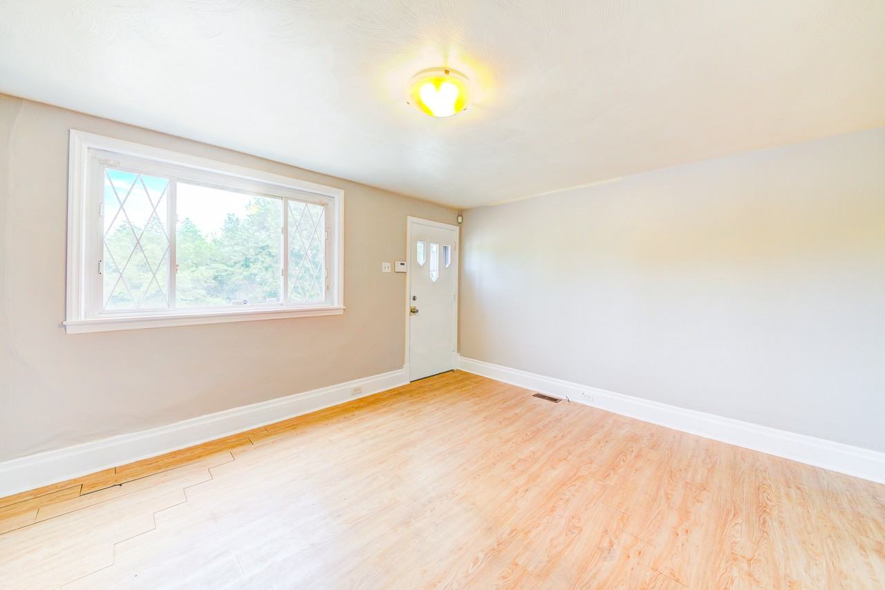 1008 E Warrington Ave - Photo 5 of 32