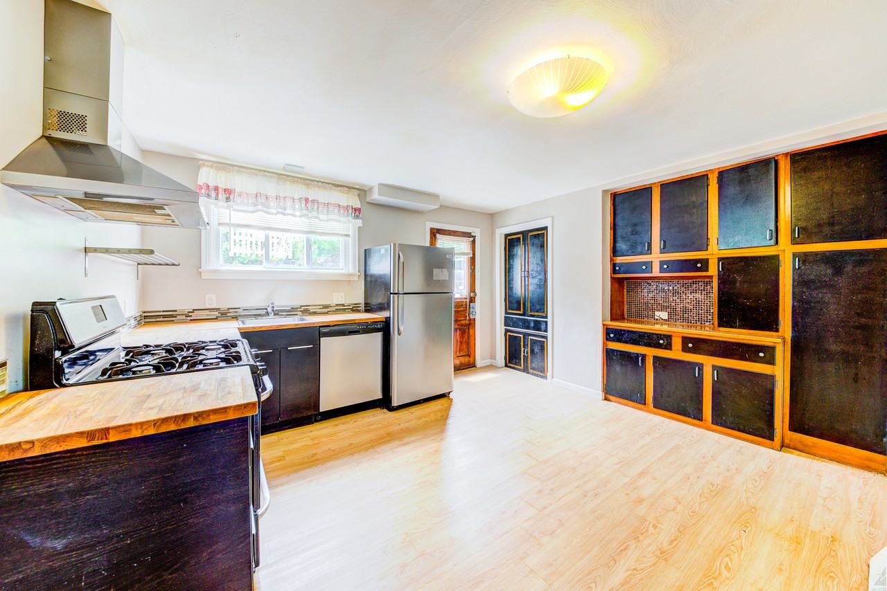 1008 E Warrington Ave - Photo 6 of 32