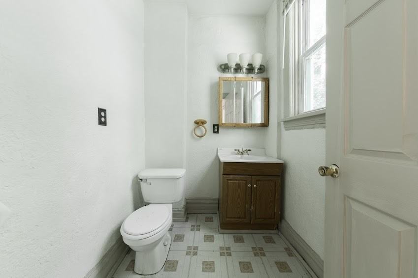 385 Woodruff St - Photo 4 of 6