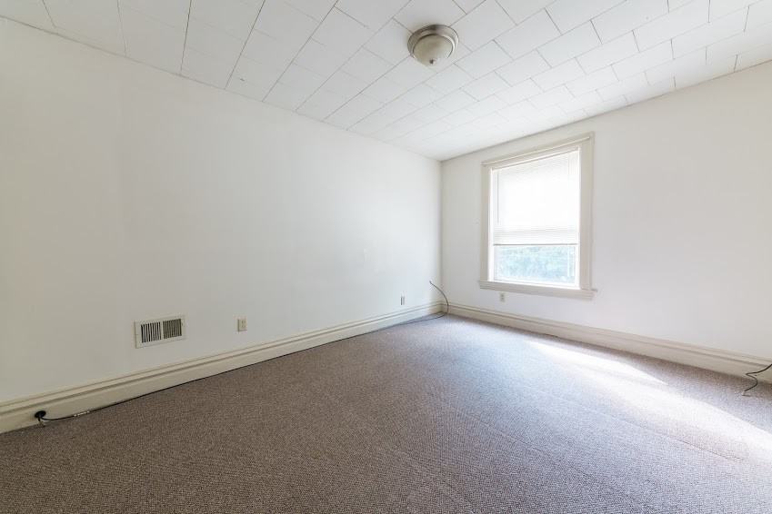 385 Woodruff St - Photo 6 of 6