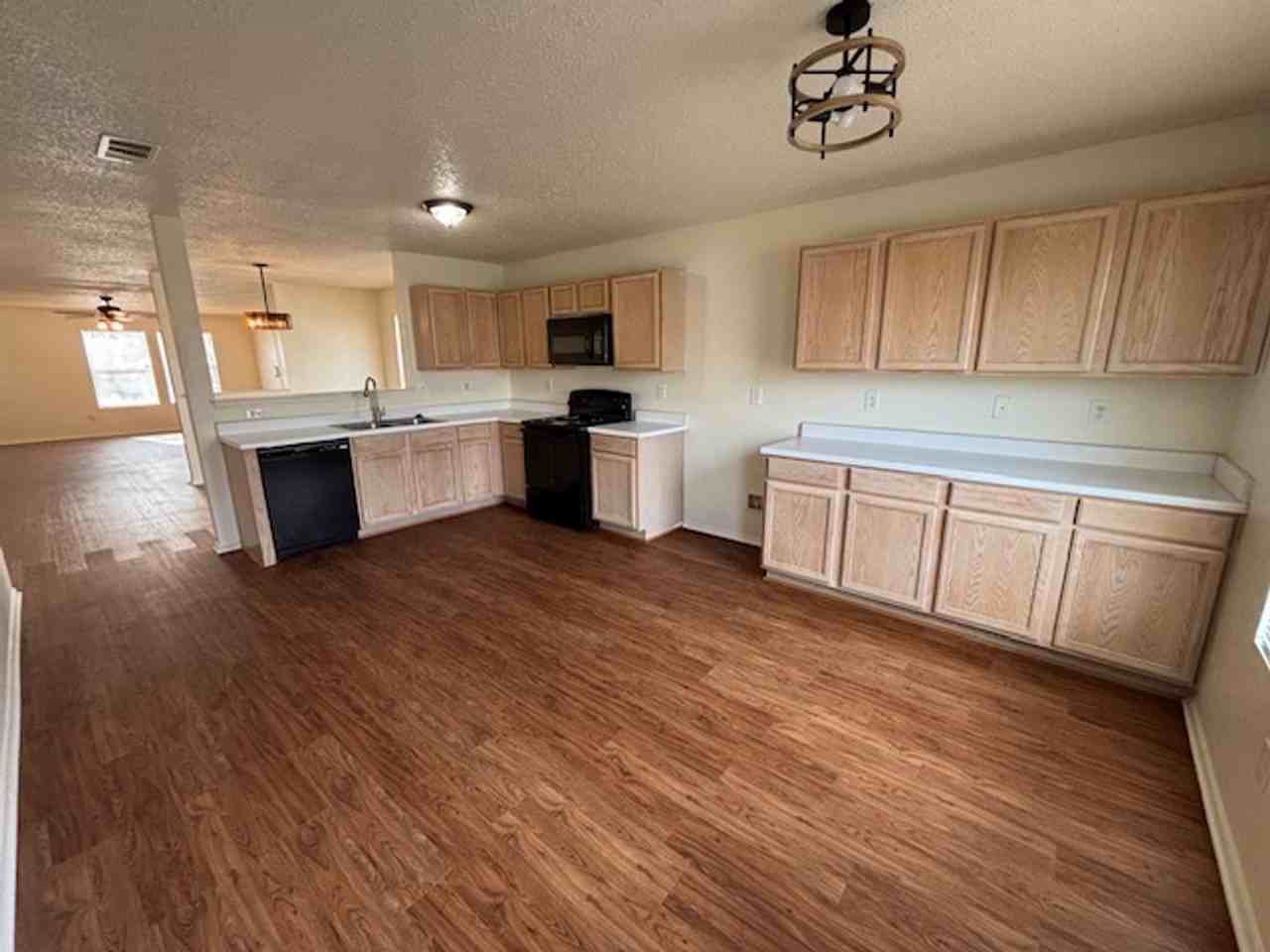 552 Keble Dr - Photo 5 of 22