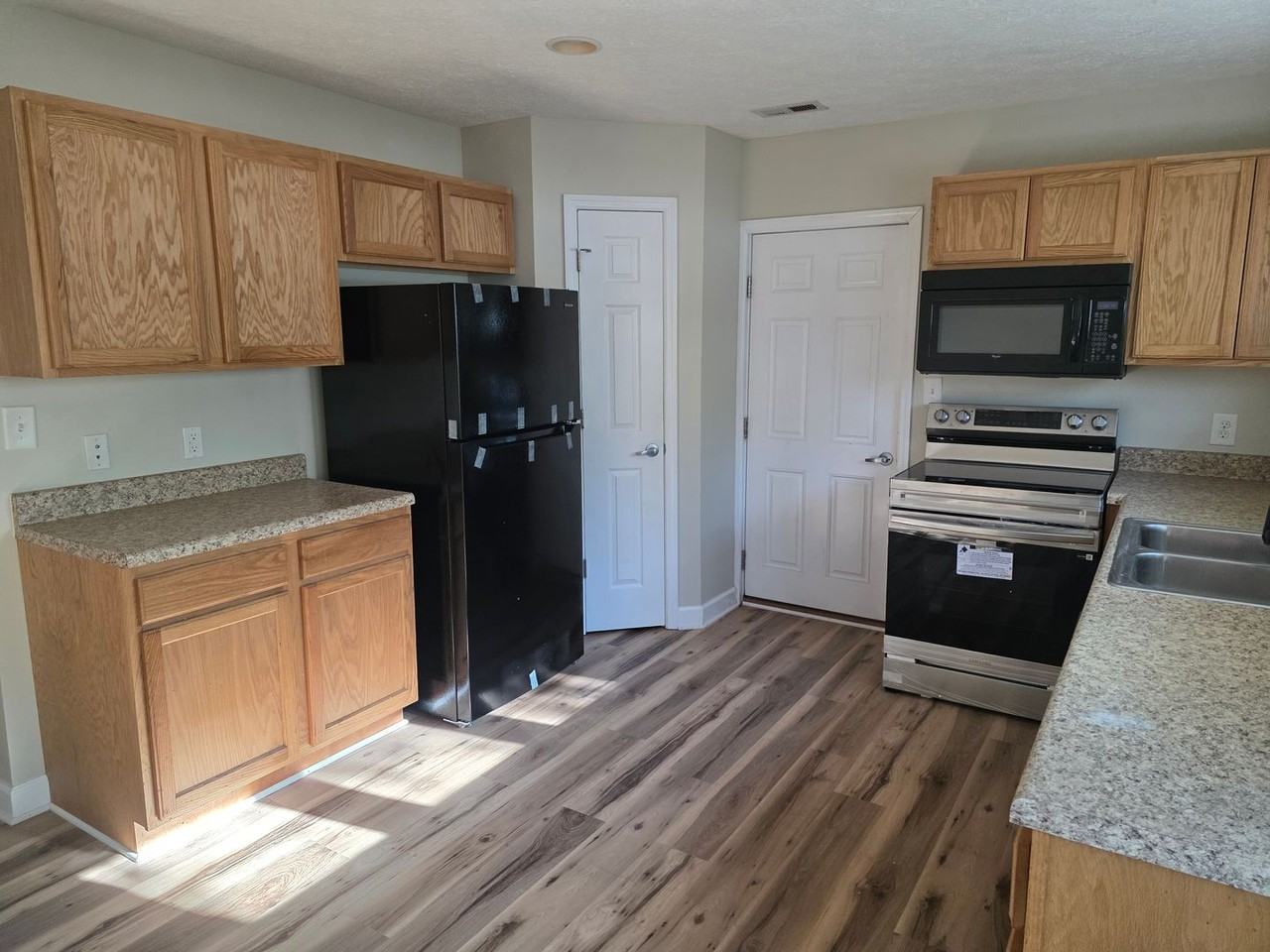 2118B S Lakeview Dr - Photo 3 of 13