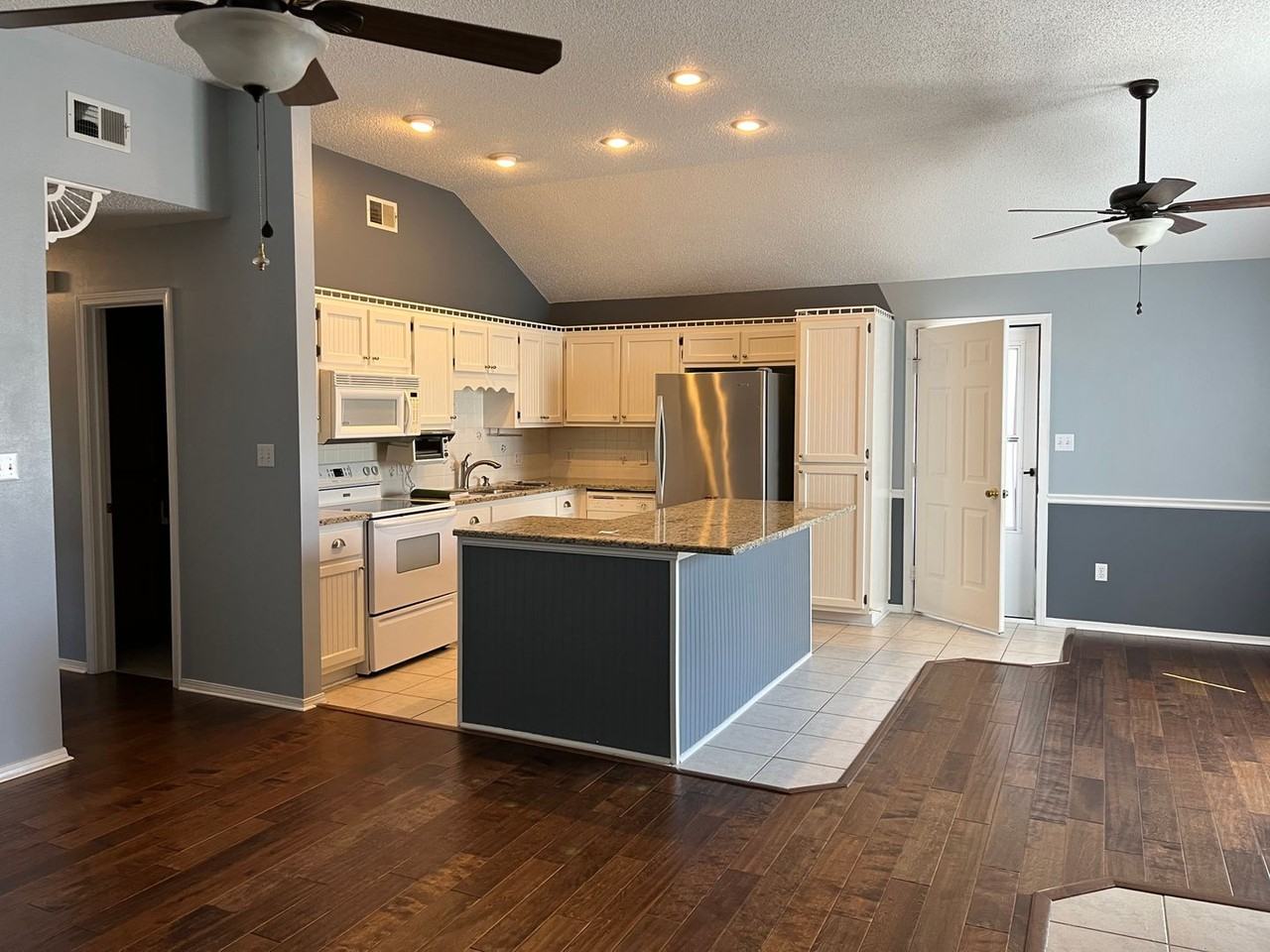 2260 Estate Cir - Photo 2 of 15