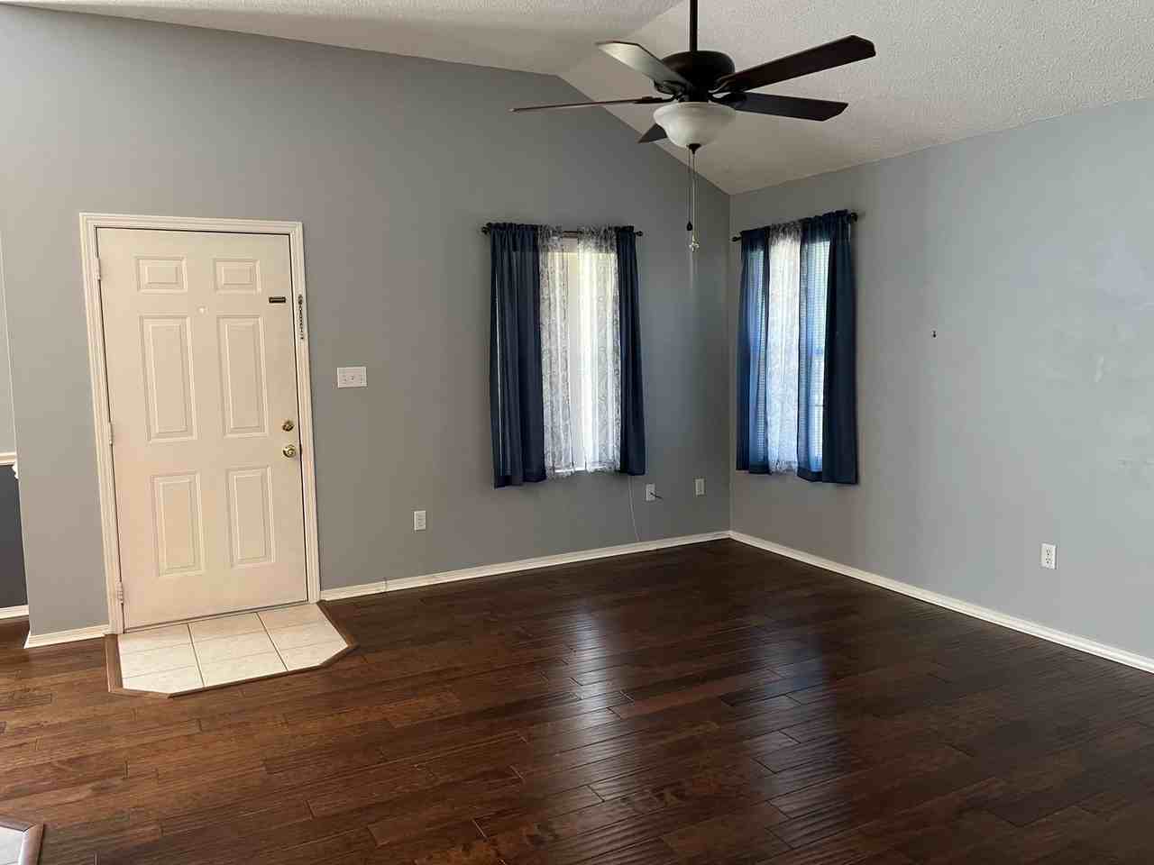 2260 Estate Cir - Photo 3 of 15