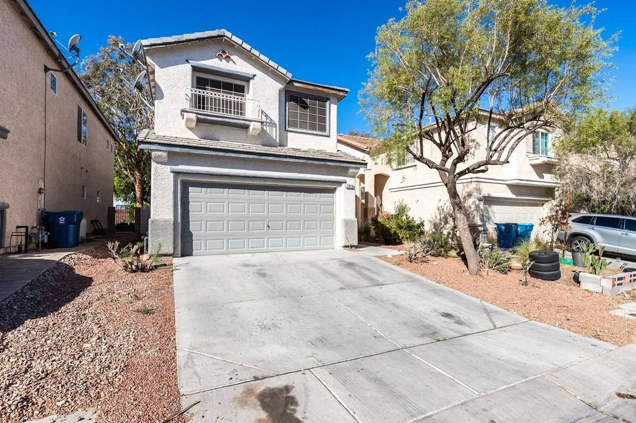 7019 Azure Beach St - Photo 3 of 33