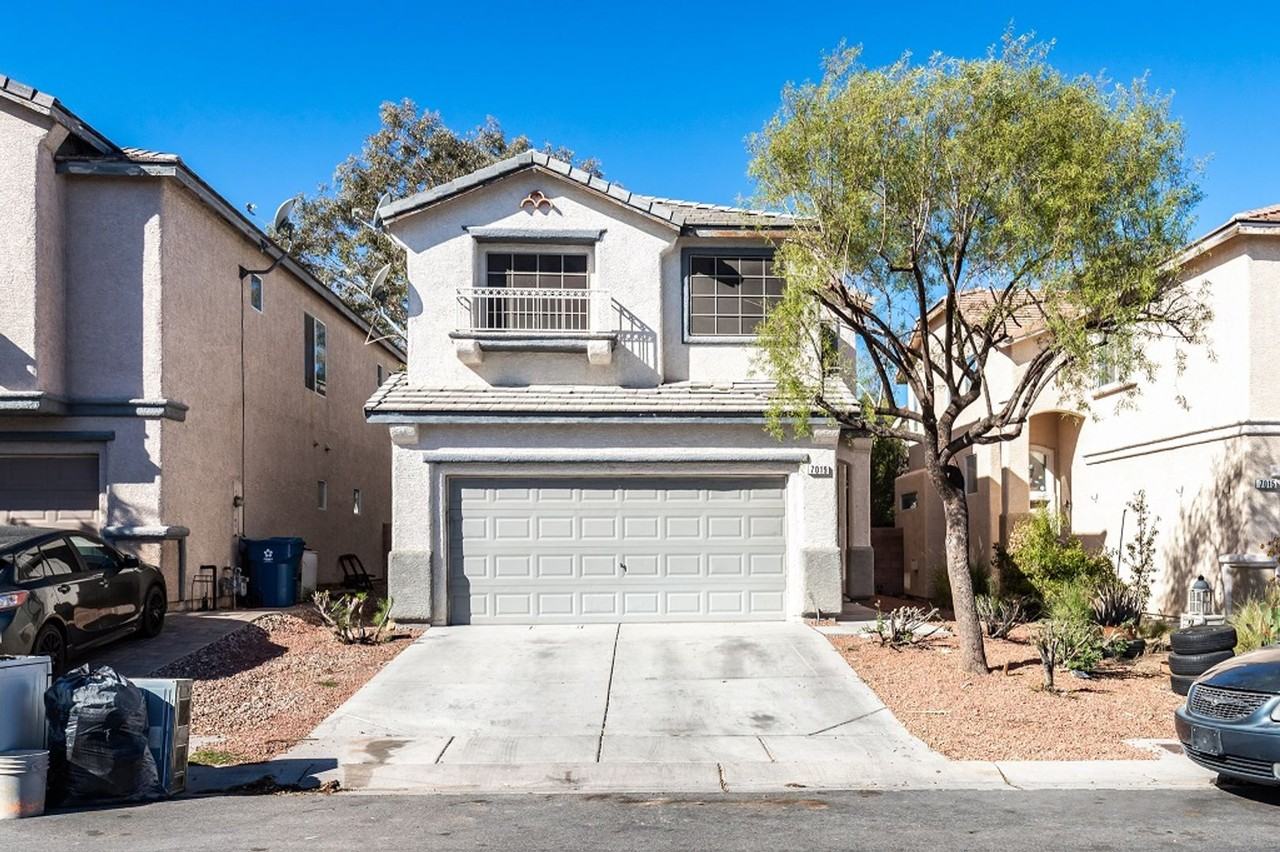 7019 Azure Beach St - Photo 2 of 33