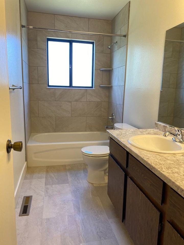 702 Countryside Dr - Photo 3 of 20