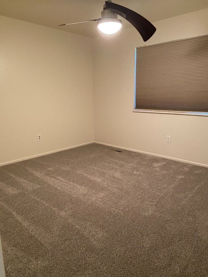 702 Countryside Dr - Photo 6 of 20