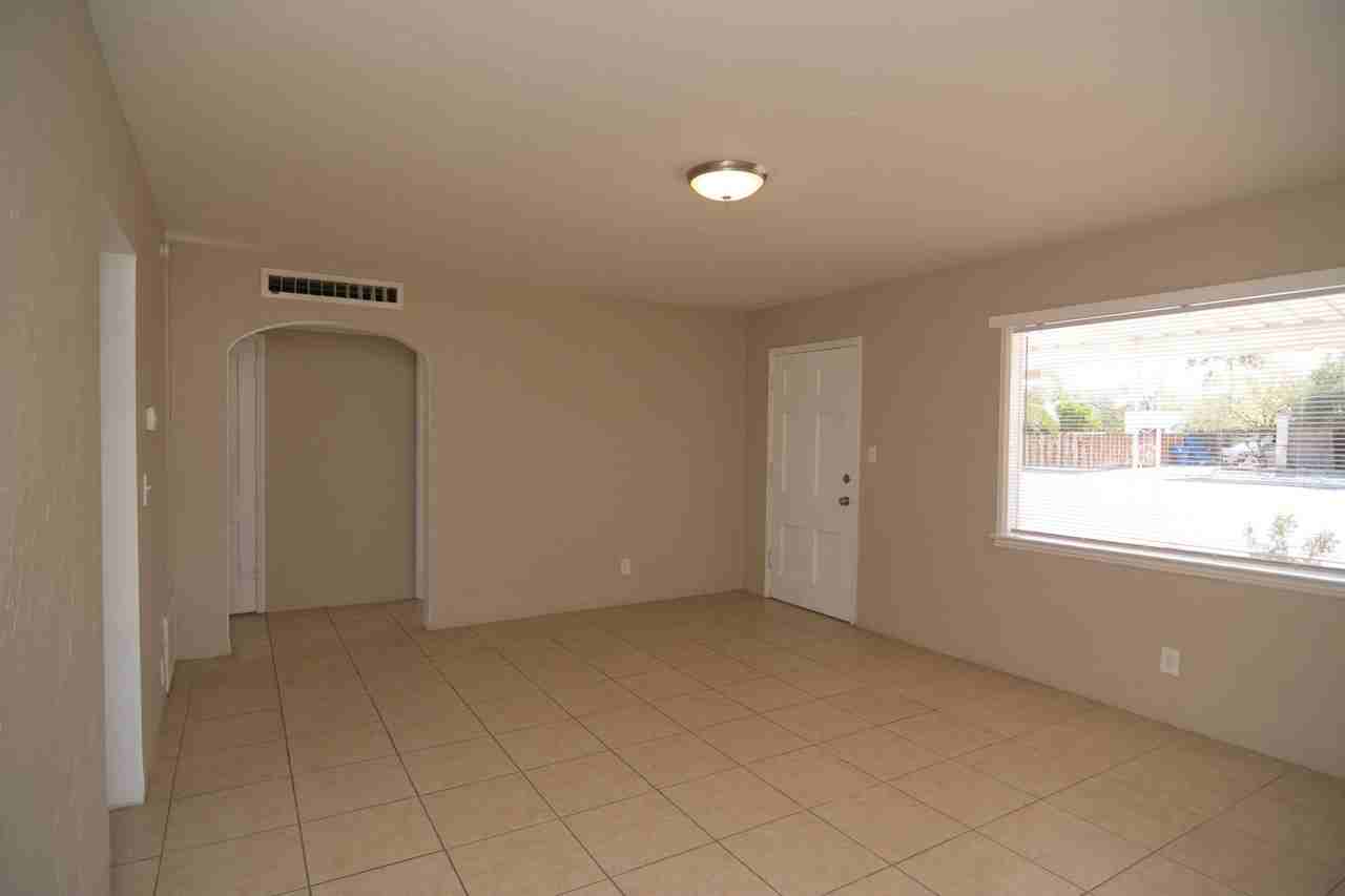 1219 E Grant Rd - Photo 4 of 18