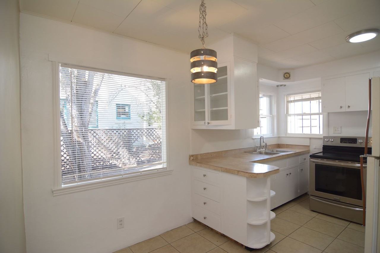 1219 E Grant Rd - Photo 5 of 18