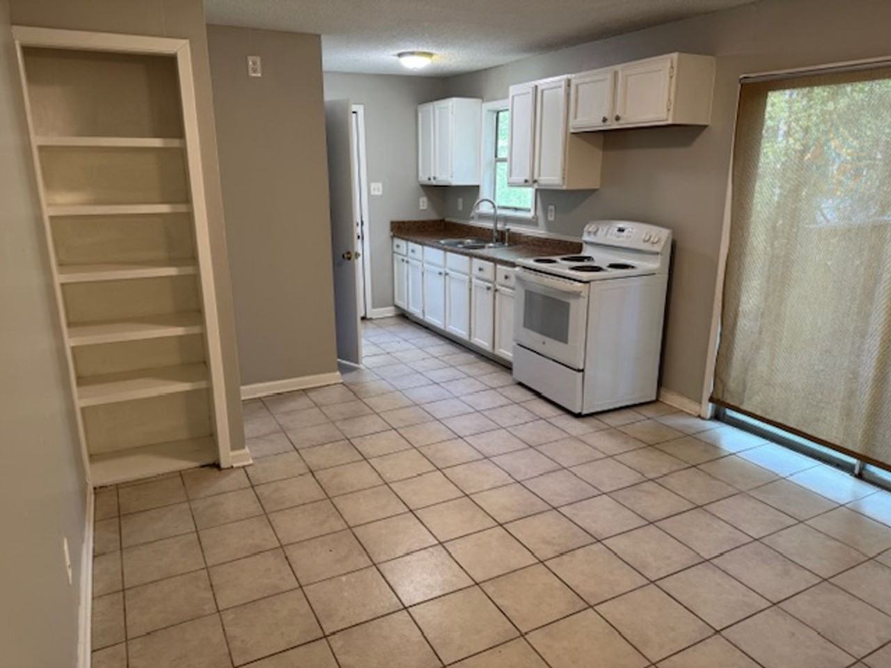 129 Calloway Dr - Photo 3 of 12