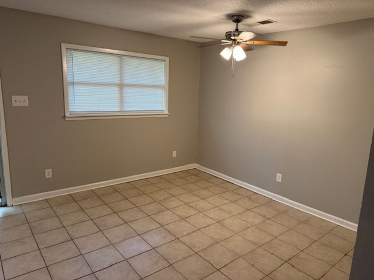 129 Calloway Dr - Photo 5 of 12