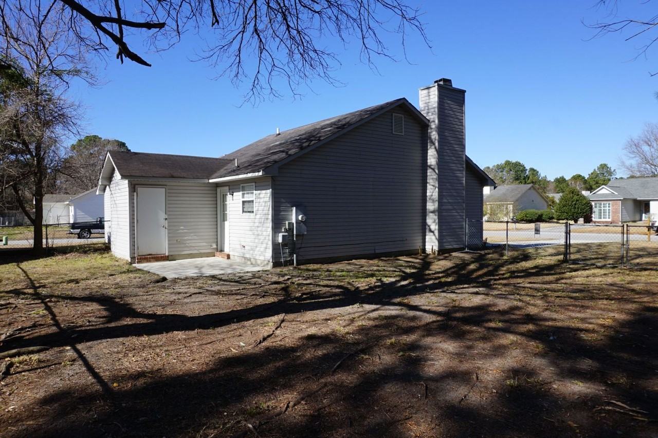 2705 Brookfield Dr - Photo 3 of 18