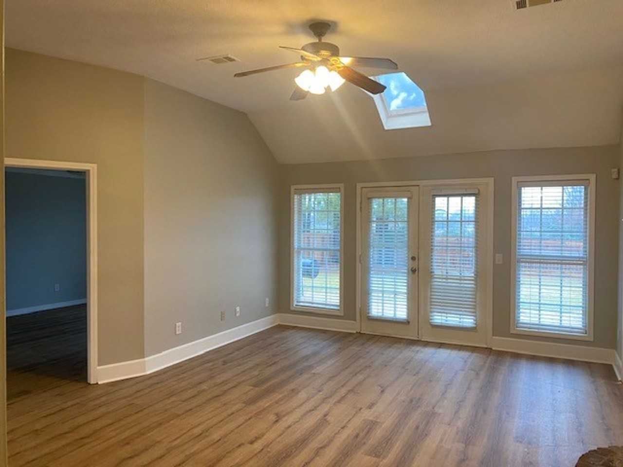 200 Planters Cv - Photo 2 of 10