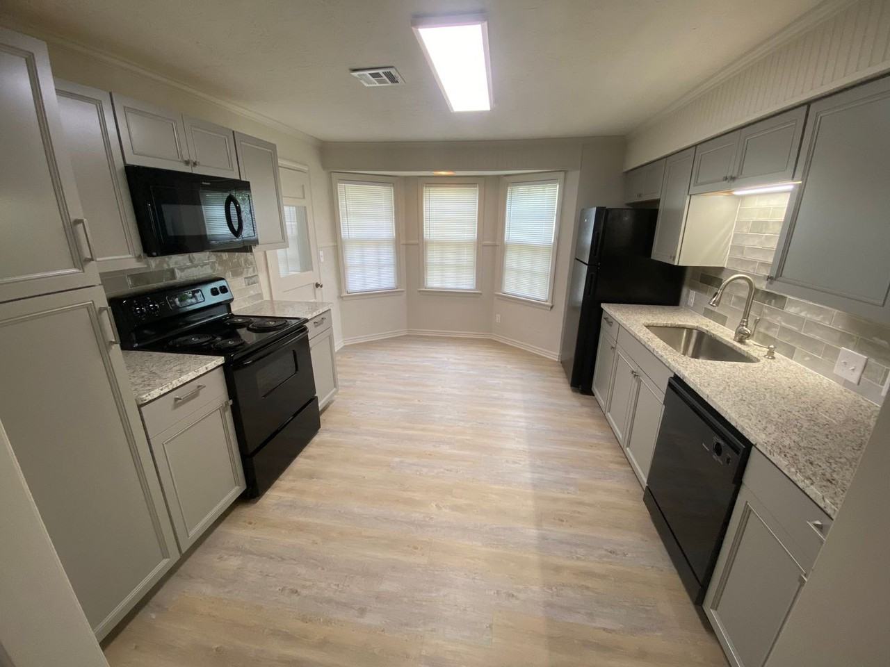 1709 Nw Euclid Ave - Photo 3 of 7